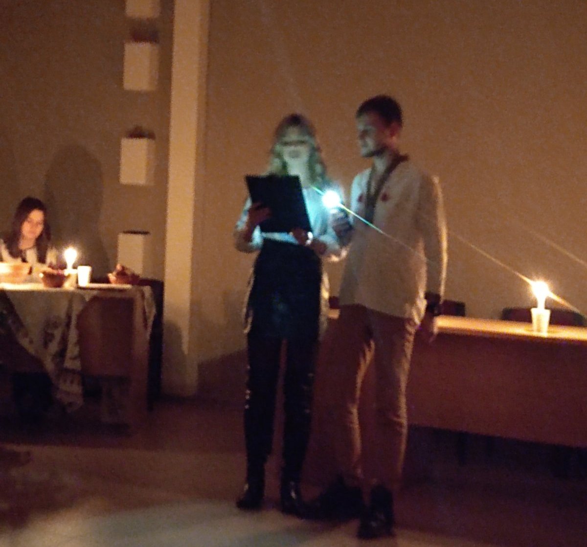 На початку дійства